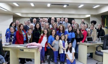 Legislativo aprova projeto que “eterniza” Escola Polo de Surdos do bairro V. Francesa