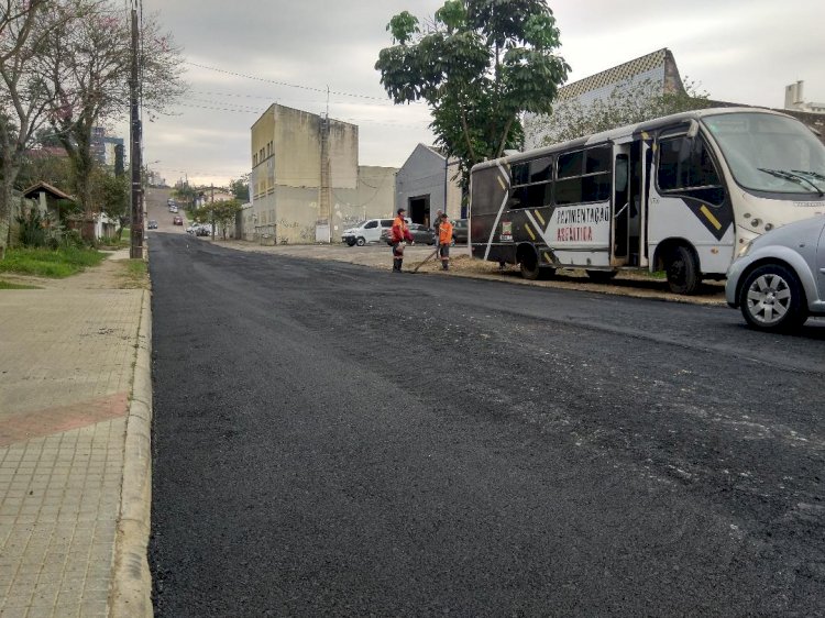 Em Criciúma, cinco ruas na região central recebem revitalização asfáltica