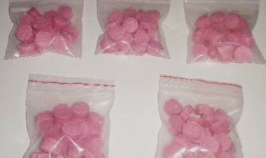 Após Fugir da PM Motoqueiro Dispensa Comprimidos Ecstasy
