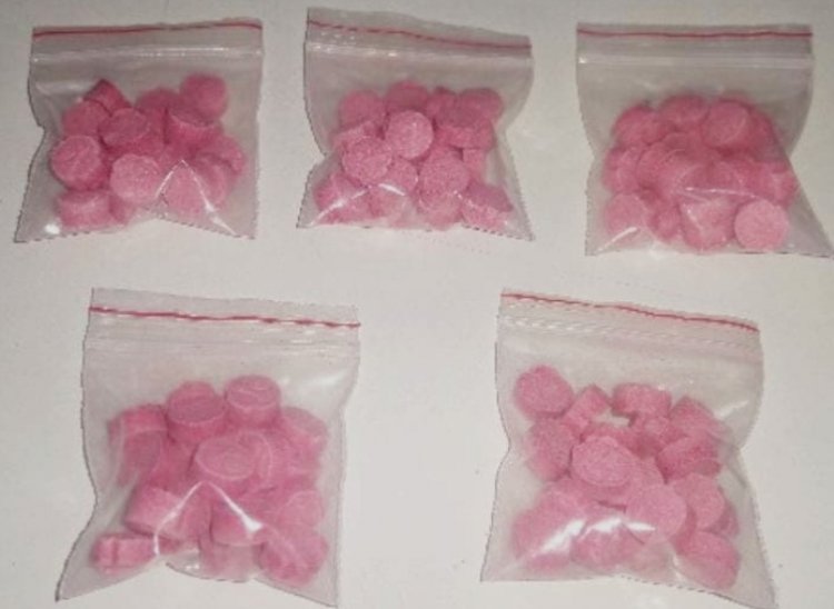 Após Fugir da PM Motoqueiro Dispensa Comprimidos Ecstasy