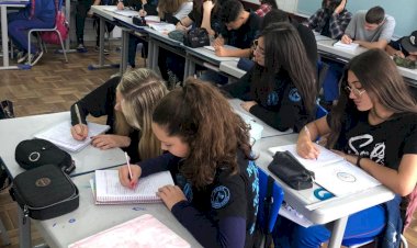 Estudantes e professores das escolas municipais conquistam destaque em concurso literário