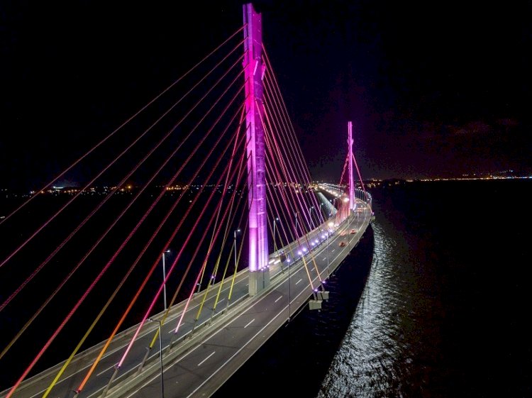 Tráfego em meia pista na Ponte Anita Garibaldi