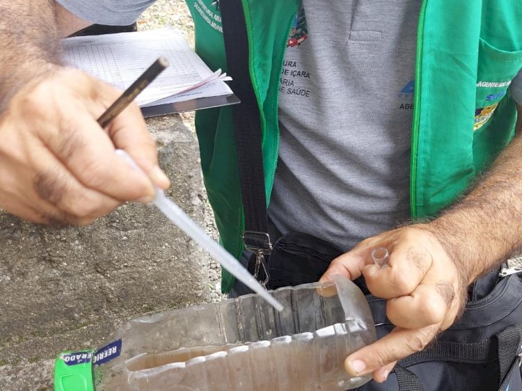 Dia dos Finados: Equipes do CCZ de Criciúma orientam moradores sobre o mosquito Aedes Aegypti