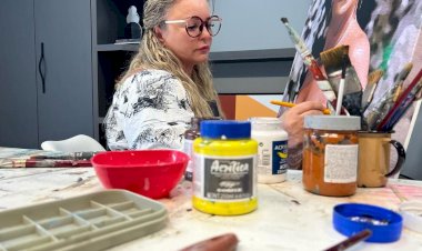 Polícia Civil abre exposição de quadros que retratam vítimas de feminicídio