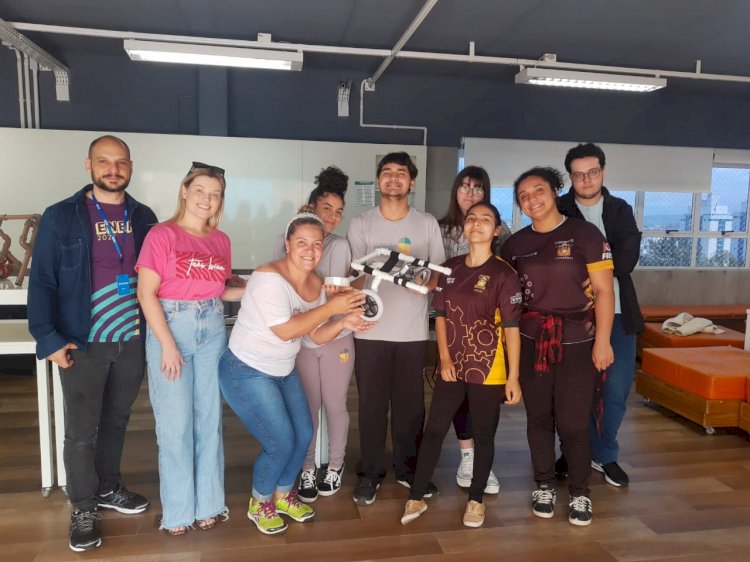 Alunos do novo ensino médio da Escola S de Criciúma desenvolvem cadeiras de rodas para pets