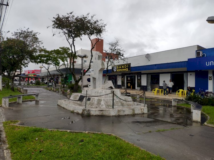 Comerciantes e comunidade aguardam revitalização da praça na Santa Luzia