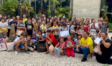Magia do Natal e entrega de presentes marcam a Campanha Natal Solidário em Criciúma
