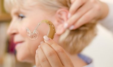 Bolsonaro veta ampliação de direitos a quem é surdo de apenas um dos ouvidos