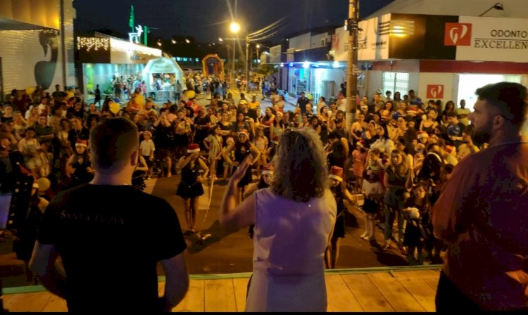 Natal na Praça reúne mais de mil pessoas na Santa Luzia