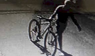 Assaltante de Bicicleta Assalta Posto de Combustível e Mercado