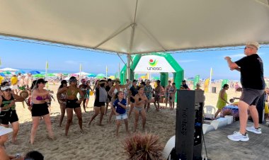 Summer Unesc: Aulas de dança agitam orla da praia do Balneário Rincão