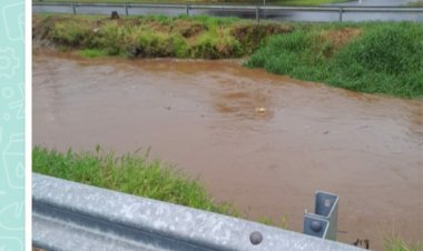Agua invade casa por falta de limpeza em Boca de Lobo