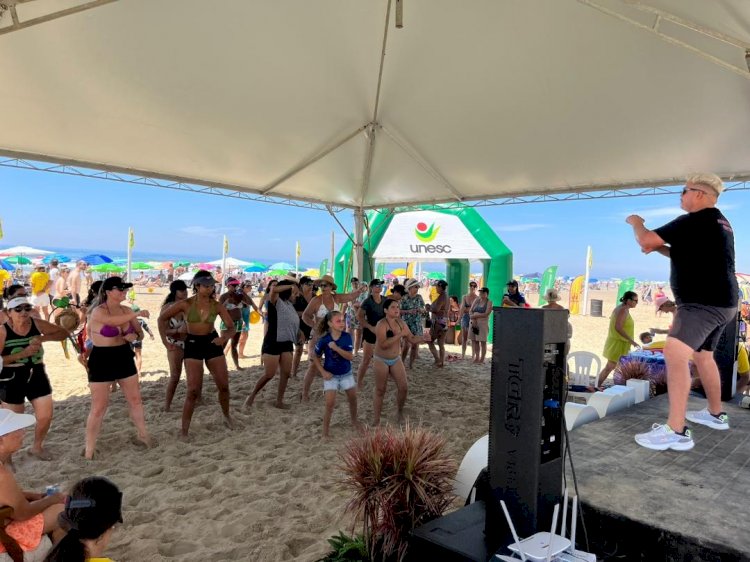 Summer Unesc: Aulas de dança agitam orla da praia do Balneário Rincão