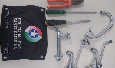 PM prende ladrão roubando em agência bancária fechada