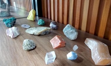 Maior coleção de meteoritos em exposição de Santa Catarina fascina os visitantes do Parque Astronômico de Criciúma