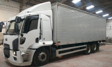 POLÍCIA MILITAR VERIFICA DESMANCHE COM CAMINHÃO TOMADO DE ASSALTO E COM CARGA ROUBADA DE CIGARROS EM CRICIÚMA