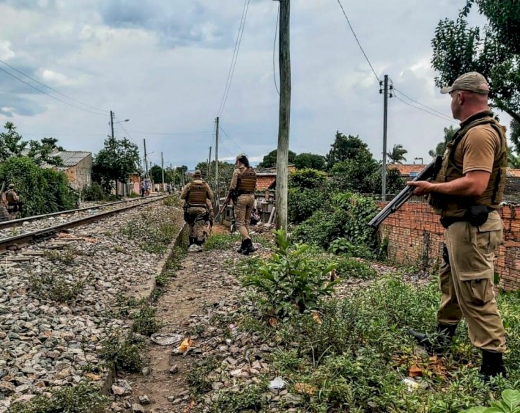 ”Operação Pinheirinho Mais Seguro” faz abordagens e apreensão de drogas