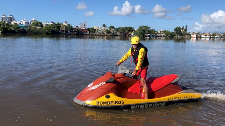 Bombeiros continuam em busca de jovem desaparecido em Passo de Torres