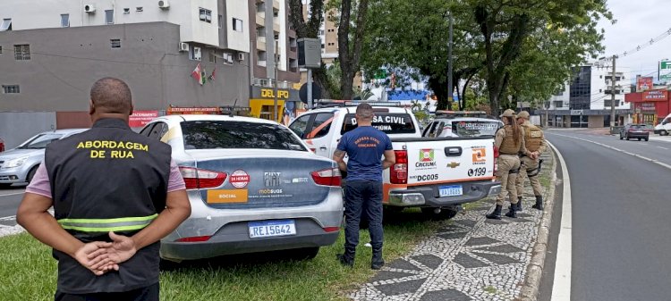 PREFEITURA E POLÍCIA MILITAR FAZEM TRABALHO SOCIAL EM CRICIÚMA