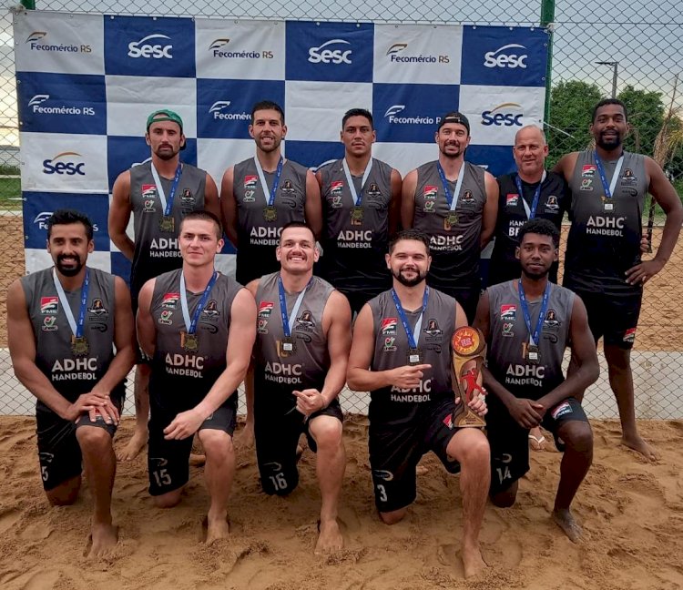 Atletas da FME conquistam destaque na Copa Porto Alegre de Handebol de Praia