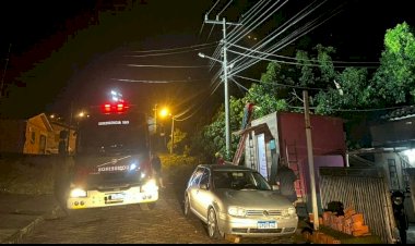 BOMBEIROS E DEFESA CIVIL CONTINUAM ATENDENDO A POPULAÇÃO ATINGIDA PELOS FORTES VENTOS E CHUVAS DESTE SÁBADO EM CRICIÚMA E REGIÃO