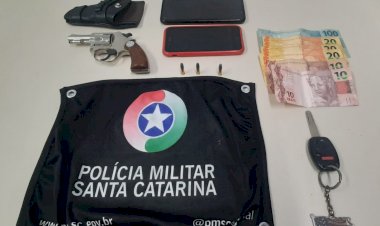 PM apreende arma de fogo na Santa Luzia