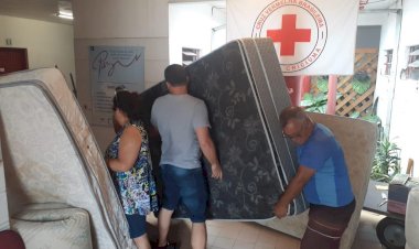 Cruz Vermelha de Criciúma entrega mantimentos para famílias afetadas pela chuva em Arroio do Silva