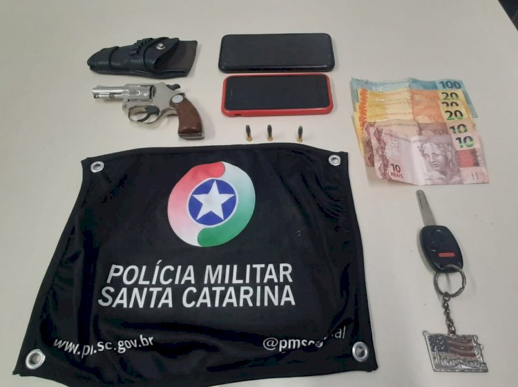 PM apreende arma de fogo na Santa Luzia