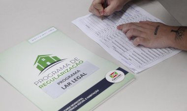 Mais de 50 famílias de Criciúma recebem títulos de propriedades através do Lar Legal