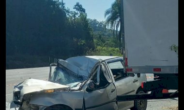 HOMEM MORRE APÓS COLIDIR EM CAMINHÃO