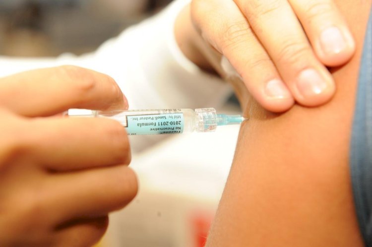 Vacina bivalente contra a Covid-19: pessoas acima de 18 anos já podem receber aplicação em Criciúma
