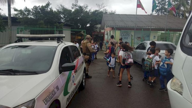 Polícia Militar continua com as rondas nas escolas e já atendeu 120 denuncias de Fak News