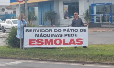 Servidores de Criciúma promove ato simbólico pedindo esmola