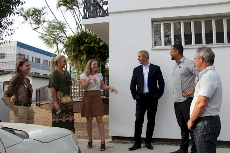 Juiz da Vara da Infância e Juventude visita novo espaço do Abrigo Florescer