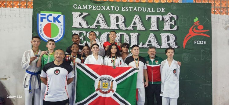 Karatê de Criciúma conquista vinte medalhas no Campeonato Escolar Estadual