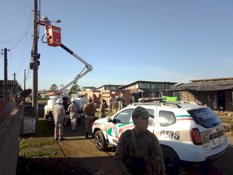 OPERAÇÃO ORDEM PÚBLICA DESATIVA LIGAÇÕES CLANDESTINAS DE ENERGIA NO BAIRRO SANTO ANDRÉ