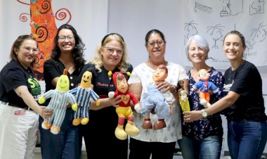 Resgatando a magia: Colecionadora que recupera e restaura bonecos raros do lixão doa parte do acervo à Unesc