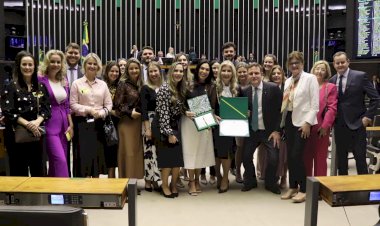 Reitora Luciane Bisognin Ceretta recebe Prêmio Mulheres na Ciência