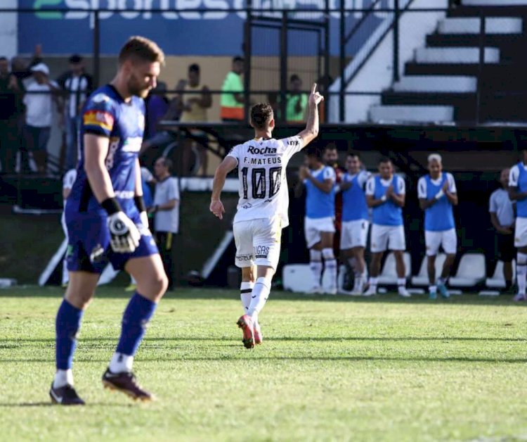 CRICIÚMA VENCE COM UM A MENOS E ASSUME LIDERANÇA DA SERIE B