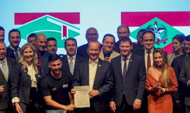 Governador sanciona Lei da Universidade Gratuita em SC