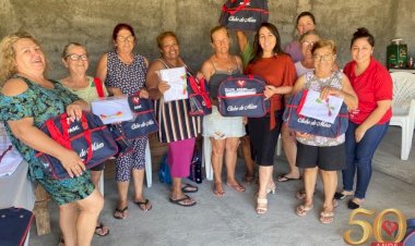 Direção da Afasc entrega materiais do segundo semestre para os Clubes de Mães