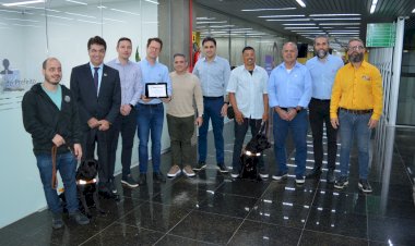 Cães-guia são entregues a pessoas com deficiência visual de Criciúma