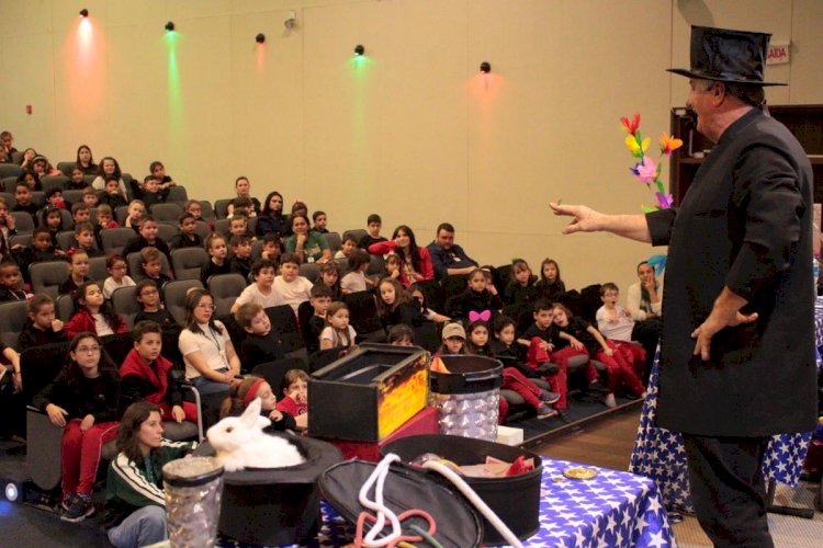 Colégio Unesc celebra o Dia do Estudante com show de mágica