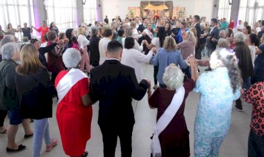 Serviço do Idoso da Afasc realiza baile dos Reis e Rainhas em alusão ao Dia Internacional do Idoso