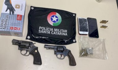 PM prende dupla com armas e veiculo roubado na Vila esperança