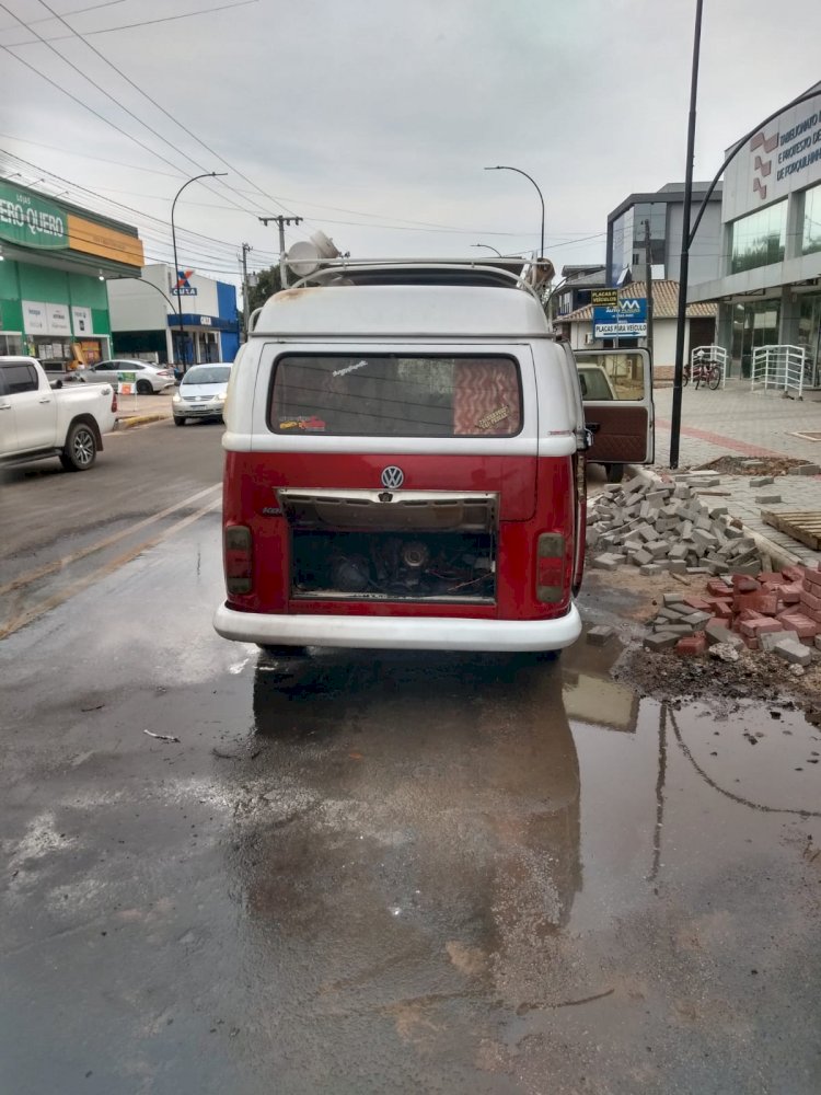 KOMBI PEGA FOGO NO CENTRO DE FORQUILHINHA