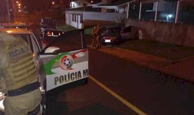 Ladrões de bar fogem da PM de carro mas, um acaba sendo preso