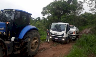 PM recupera veículo roubado em uma mata no bairro Mina União