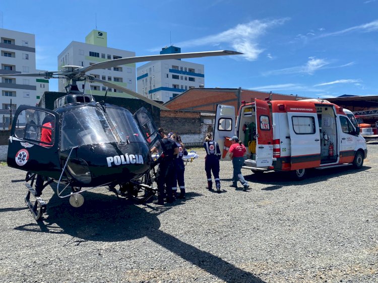 Homem de 62 anos cai de telhado de 3 metros e é socorrido de Helicóptero