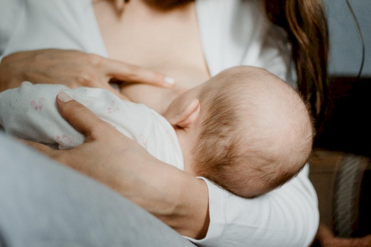 Dúvidas da maternidade: o que fazer se o bebê dormiu e não arrotou?